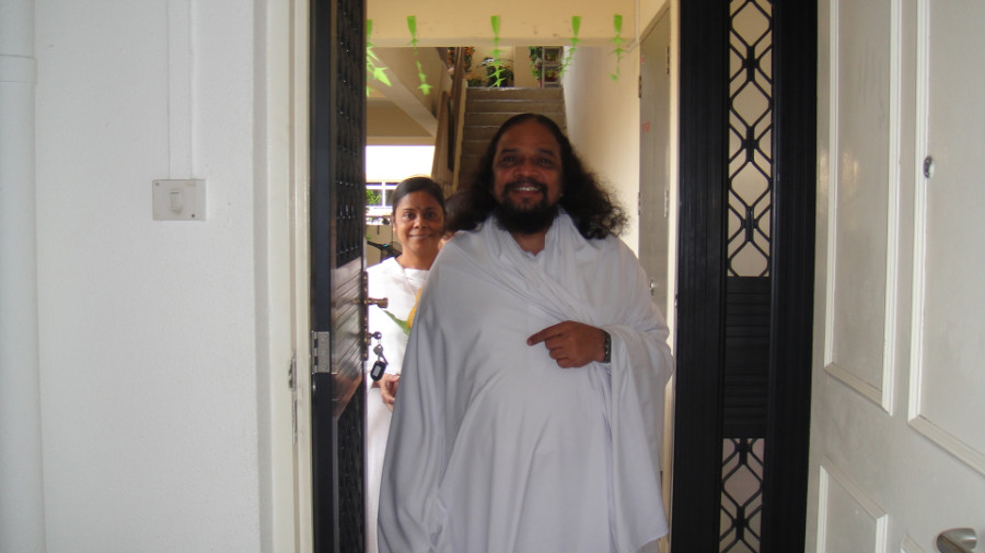 3 Guru Mahan in Sabai